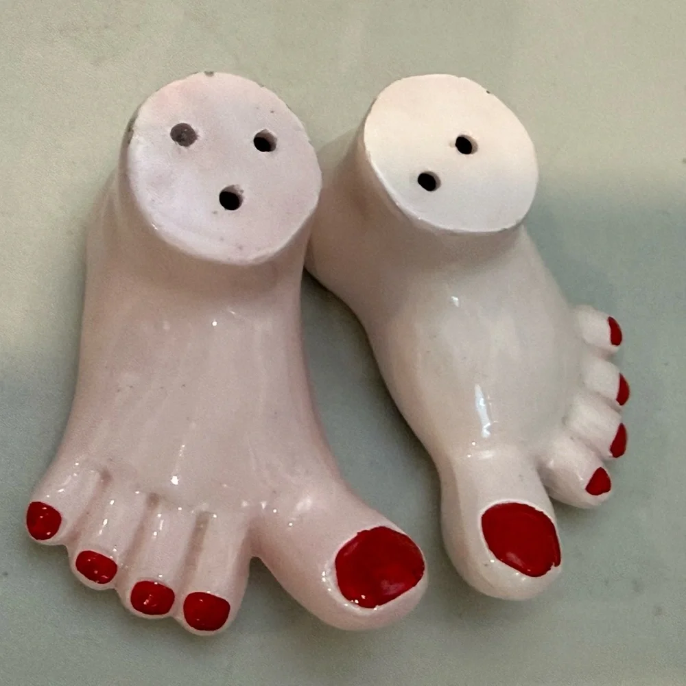 salt and pepper shaker vintage Feet.  Fairway‎ Japan. Souvenir 3” quirky